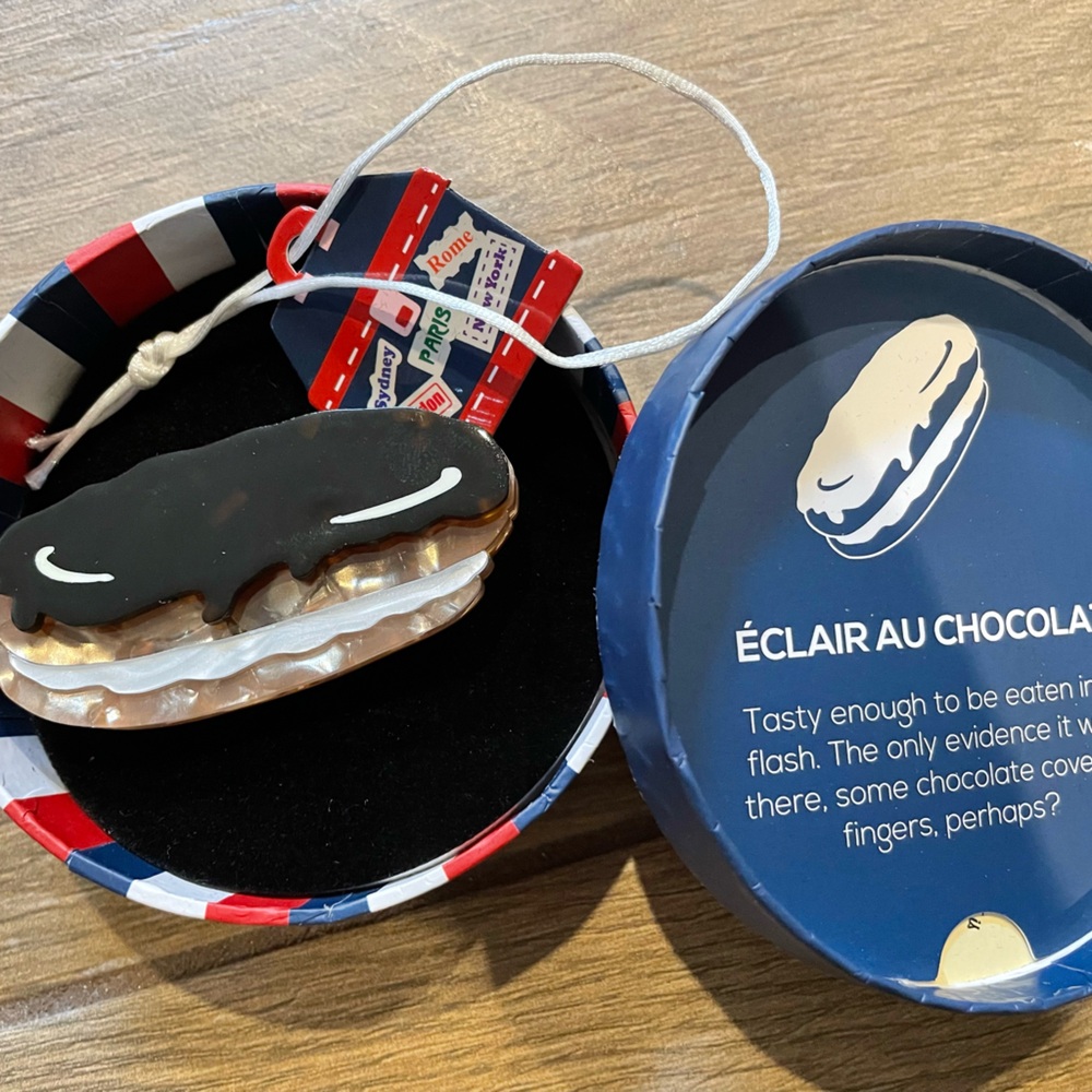 Erstwilder Eclair Au Chocolat collectible brooch in original box